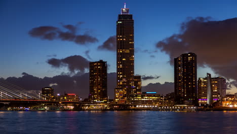 Rotterdam-Ufer-Skyline-Am-Abend